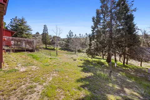 Exterior - 24270 Jacaranda Dr, Tehachapi, CA 93561 photo 11 of 18