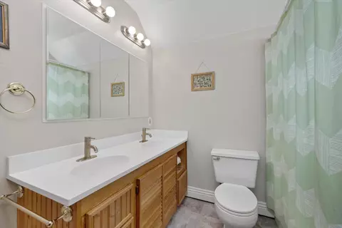 Bath - 24270 Jacaranda Dr, Tehachapi, CA 93561 photo 3 of 3