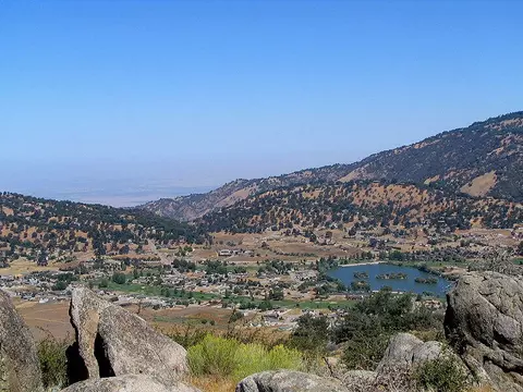 Exterior - 24270 Jacaranda Dr, Tehachapi, CA 93561 photo 17 of 18