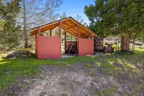 Exterior - 24270 Jacaranda Dr, Tehachapi, CA 93561 photo 14 of 18
