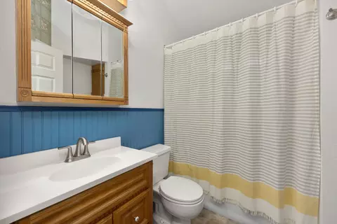 Bath - 24270 Jacaranda Dr, Tehachapi, CA 93561 photo 1 of 3