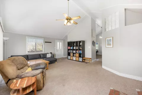 Living - 24270 Jacaranda Dr, Tehachapi, CA 93561 photo 2 of 5