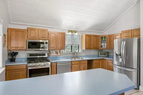 Kitchen - 24270 Jacaranda Dr, Tehachapi, CA 93561 photo 3 of 7