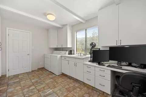 Kitchen - 24270 Jacaranda Dr, Tehachapi, CA 93561 photo 7 of 7