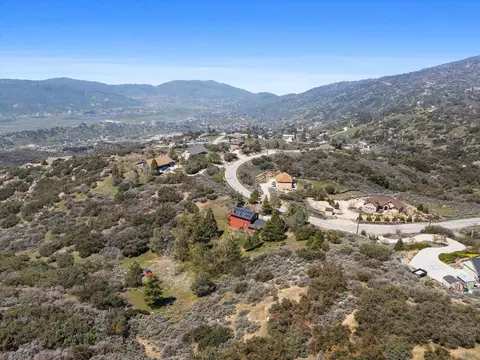 View/Area - 24270 Jacaranda Dr, Tehachapi, CA 93561 photo 7 of 12