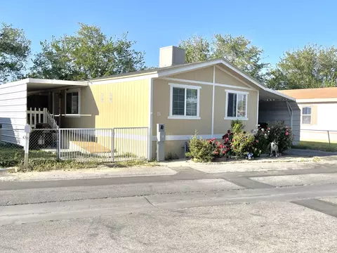 45800 Challenger Way #75, Lancaster, CA 93535 photo 2