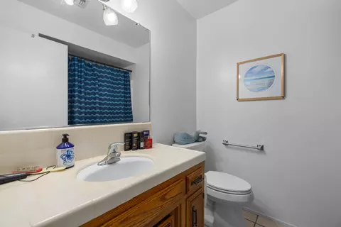 Bath - 22209 Mccarthy Dr, Tehachapi, CA 93561 photo 2 of 2