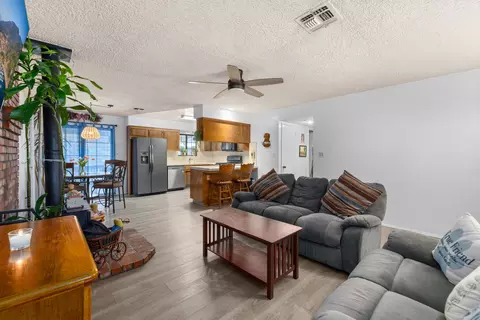 Living - 22209 Mccarthy Dr, Tehachapi, CA 93561 photo 3 of 4