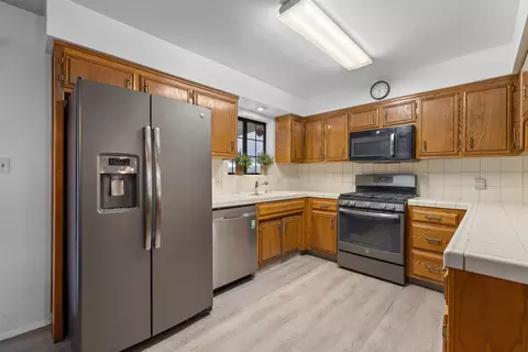 Kitchen - 22209 Mccarthy Dr, Tehachapi, CA 93561 photo 2 of 6