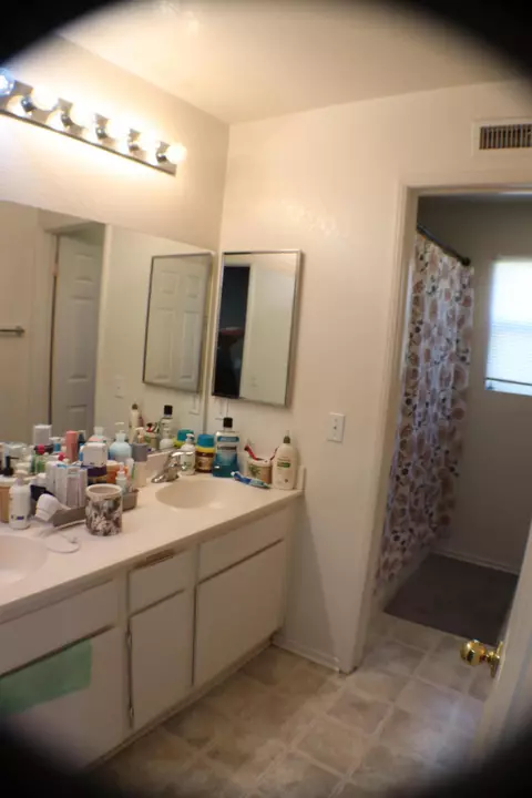 Bath - 1713 Thomas Dr, Lancaster, CA 93535 photo 2 of 5