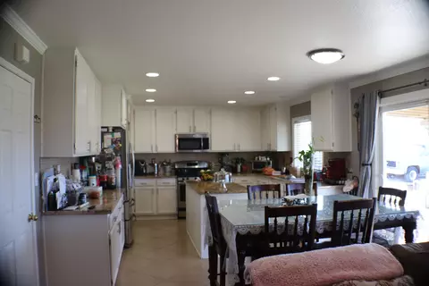 Kitchen - 1713 Thomas Dr, Lancaster, CA 93535 photo 2 of 4