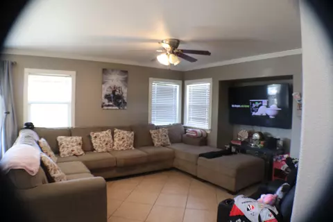 Living - 1713 Thomas Dr, Lancaster, CA 93535 photo 3 of 4