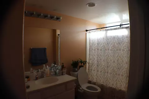 Bath - 1713 Thomas Dr, Lancaster, CA 93535 photo 1 of 5
