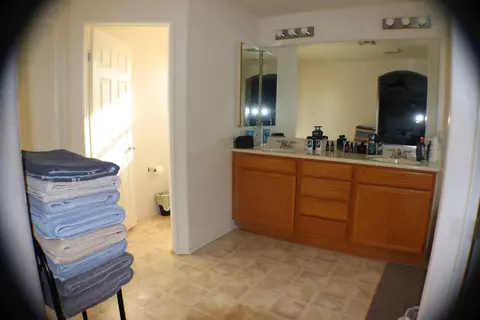 Bath - 1713 Thomas Dr, Lancaster, CA 93535 photo 3 of 5