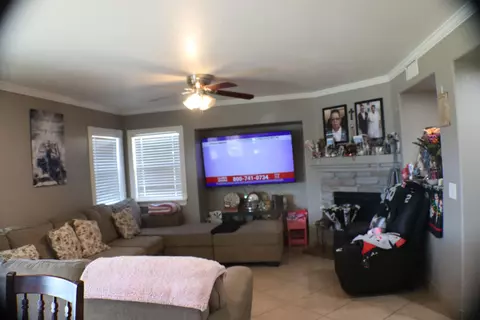Living - 1713 Thomas Dr, Lancaster, CA 93535 photo 4 of 4