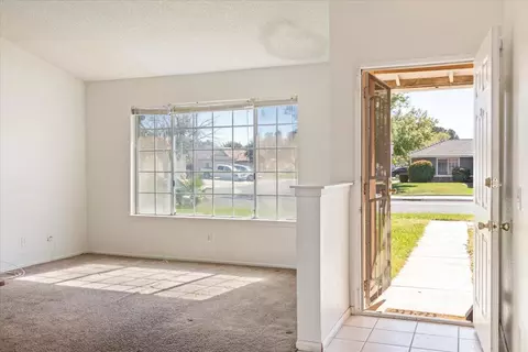 2841 La Vida Dr, Lancaster, CA 93535 photo 3