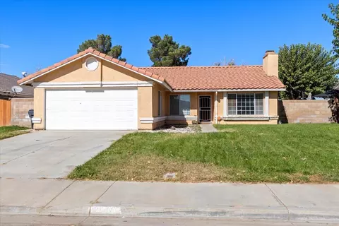 2841 La Vida Dr, Lancaster, CA 93535
