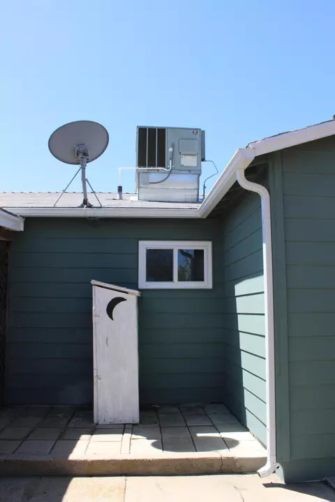 Exterior - 103 Brentwood Dr, Tehachapi, CA 93561 photo 6 of 6