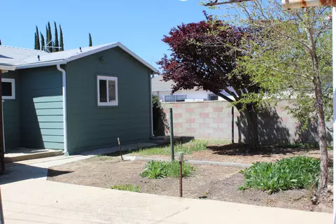 Exterior - 103 Brentwood Dr, Tehachapi, CA 93561 photo 5 of 6