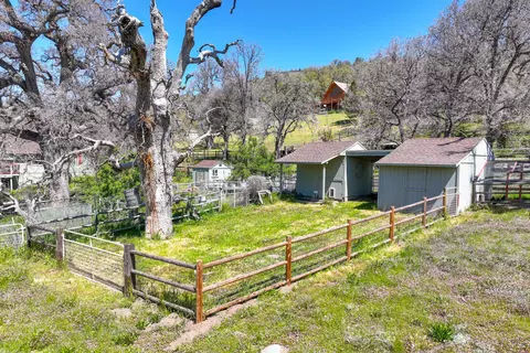 Exterior - 24260 Bowen Ct, Tehachapi, CA 93561 photo 22 of 29