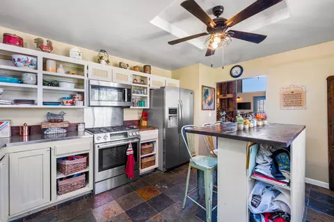 Kitchen - 24260 Bowen Ct, Tehachapi, CA 93561 photo 3 of 5