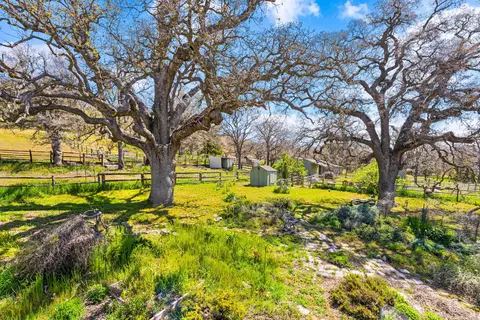 Exterior - 24260 Bowen Ct, Tehachapi, CA 93561 photo 17 of 29