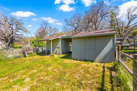 Exterior - 24260 Bowen Ct, Tehachapi, CA 93561 photo 19 of 29