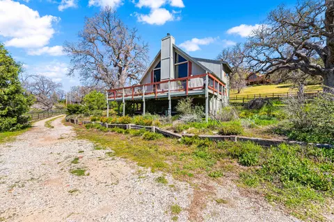 Exterior - 24260 Bowen Ct, Tehachapi, CA 93561 photo 9 of 29