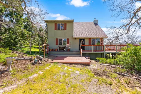 Exterior - 24260 Bowen Ct, Tehachapi, CA 93561 photo 2 of 29