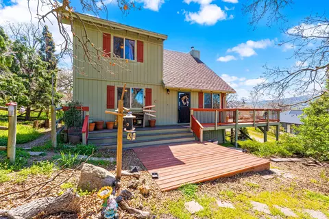 Exterior - 24260 Bowen Ct, Tehachapi, CA 93561 photo 12 of 29