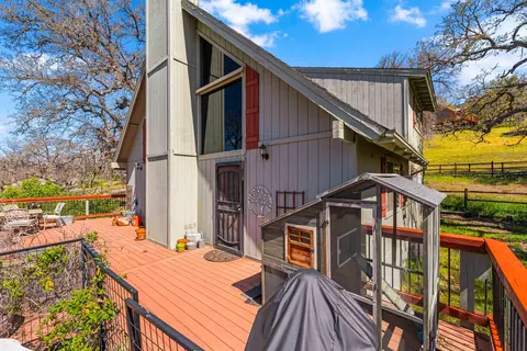Exterior - 24260 Bowen Ct, Tehachapi, CA 93561 photo 7 of 29