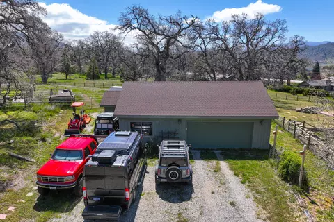 Exterior - 24260 Bowen Ct, Tehachapi, CA 93561 photo 26 of 29