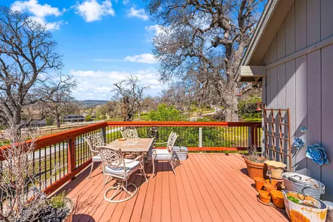 Exterior - 24260 Bowen Ct, Tehachapi, CA 93561 photo 5 of 29