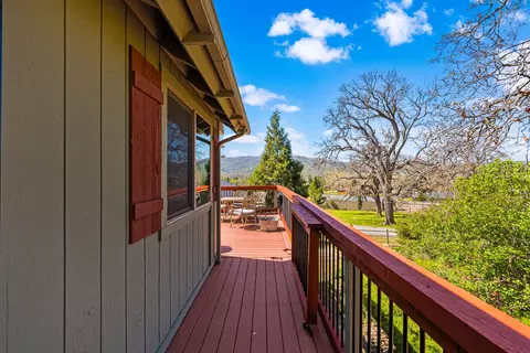 Exterior - 24260 Bowen Ct, Tehachapi, CA 93561 photo 3 of 29