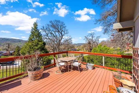 Exterior - 24260 Bowen Ct, Tehachapi, CA 93561 photo 6 of 29