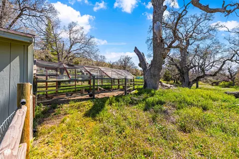 Exterior - 24260 Bowen Ct, Tehachapi, CA 93561 photo 20 of 29