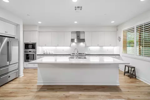 Kitchen - 39163 Pinto Ct, Palmdale, CA 93551 photo 6 of 7