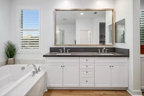 Bath - 39163 Pinto Ct, Palmdale, CA 93551 photo 5 of 6