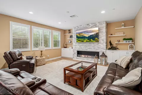 Living - 39163 Pinto Ct, Palmdale, CA 93551 photo 1 of 3