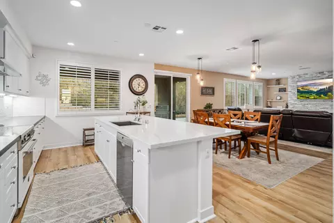 Kitchen - 39163 Pinto Ct, Palmdale, CA 93551 photo 2 of 7
