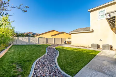 Exterior - 39163 Pinto Ct, Palmdale, CA 93551 photo 11 of 20