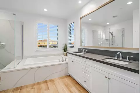 Bath - 39163 Pinto Ct, Palmdale, CA 93551 photo 3 of 6