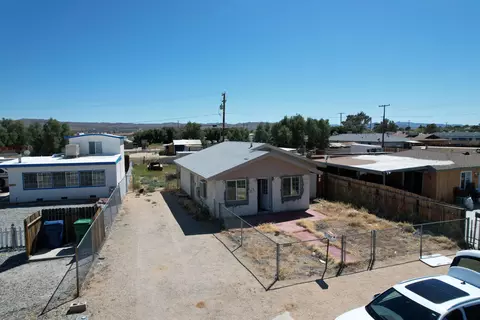 129 Robertson Rd W, Ridgecrest, CA 93555