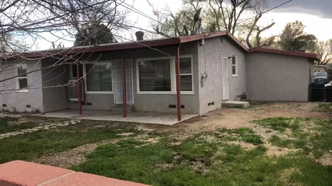 Exterior - 45332 11th St W, Lancaster, CA 93534 photo 4 of 5