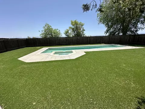 4566 Avenue J E, Lancaster, CA 93535 photo 2