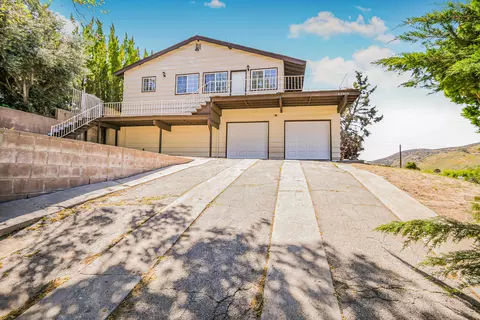 42909 Coolcrest Dr, Lake Hughes, CA 93532