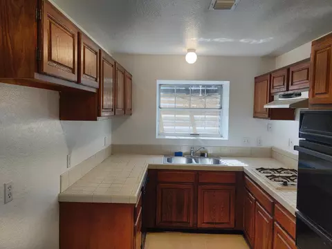 Kitchen - 43609 Park Ave, Lancaster, CA 93534 photo 1 of 1