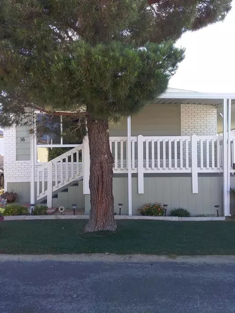 3303 Sierra Hwy Hwy #16, Rosamond, CA 93560