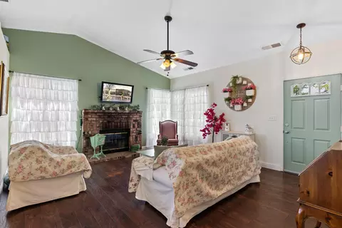 700 Las Colinas St, Tehachapi, CA 93561 photo 8
