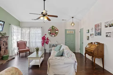 700 Las Colinas St, Tehachapi, CA 93561 photo 9